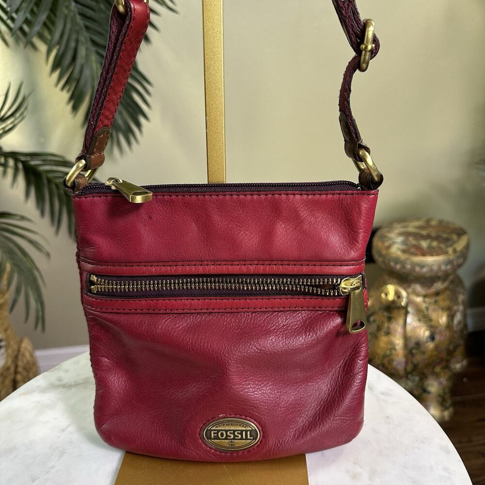 Fossil Traveler Small Cranberry Leather Crossbody Adjustable Brass zip hardware